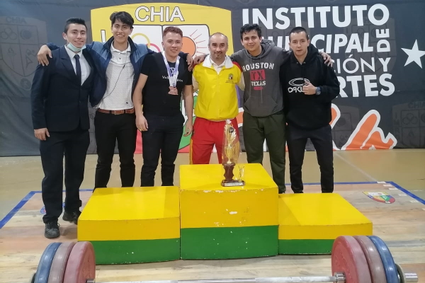 La Universidad Distrital se trajo a casa 1 medalla de Oro, 5 de bronce y tercer lugar por equipos en Campeonato Departamental de Halterofilia