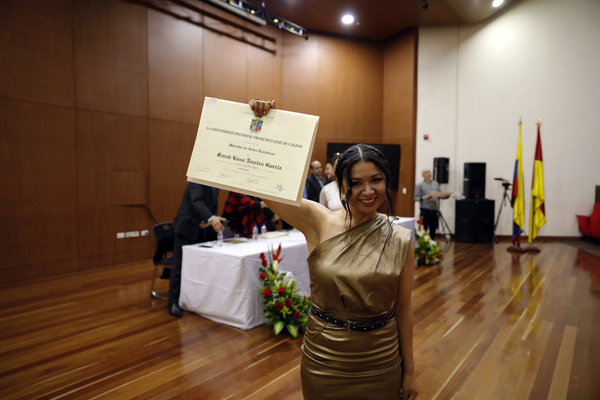 Sarah Luna Ñustes, primera firmante del Acuerdo de Paz en graduarse como actriz profesional