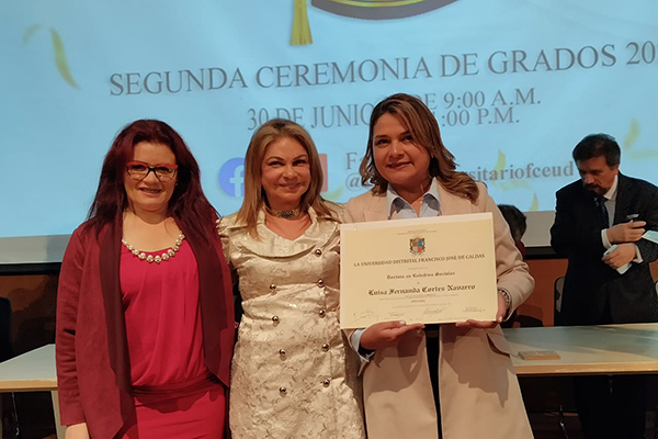 Sandra Polo y Luisa Fernanda Cortés reciben su título como Doctoras en Estudios Sociales
