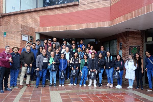 29 estudiantes y 3 Docentes de la Universidad Autónoma Chapingo de México, visitan la Universidad Distrital.