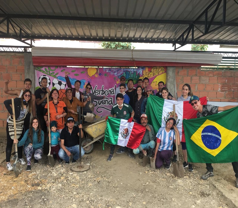 Imagen publicación: Estudiantes internacionales aportan a Verbenal Sueña 
