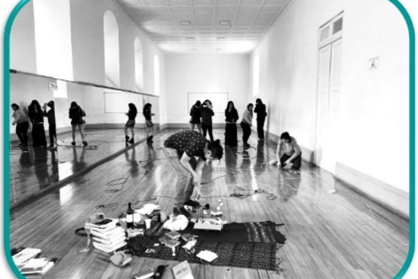 Imagen publicación: Preparación taller artístico de transformación “Prácticas del Buen Vivir”. Proyecto TransMigrARTS: Transformar la Migración por las Artes