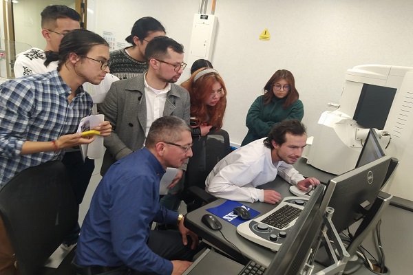 Imagen publicación: Estudiantes amplían conocimiento del Microscopio electrónico de barrido