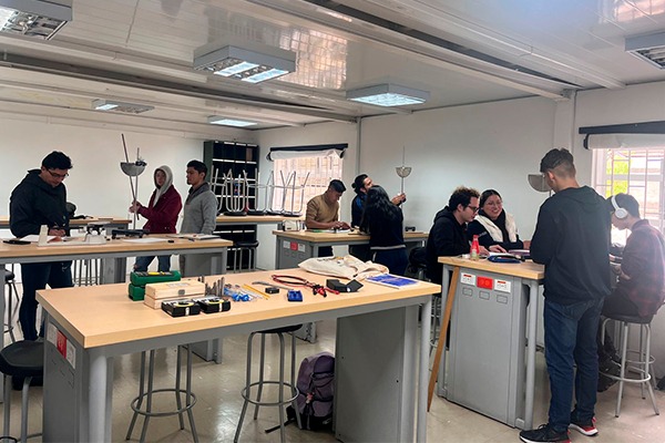 Imagen publicación: Novedosos talleres se realizan en la Licenciatura de Física para potenciar habilidades de sus estudiantes