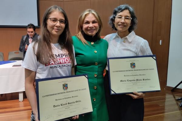 Imagen publicación: Graduación de nuevas doctoras en el DES: Doris Lised Ortiz - Nadia Hernández - María Eugenia Plata