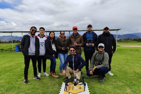 Imagen publicación: Con éxito se desarrolló el Diplomado de drones ofertado por la Facultad de Ciencias Matemáticas y Naturales 