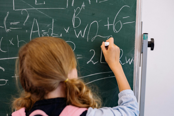 Imagen publicación Conmemoración Día de la Mujer Matemática, estudiantes y egresadas UD