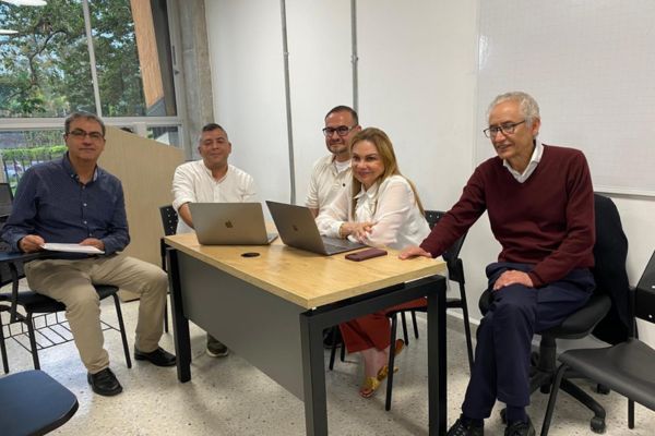 Imagen publicación: Aportes al XIV Coloquio Colombiano de Formación Ciudadana desde el Doctorado en Estudios Sociales