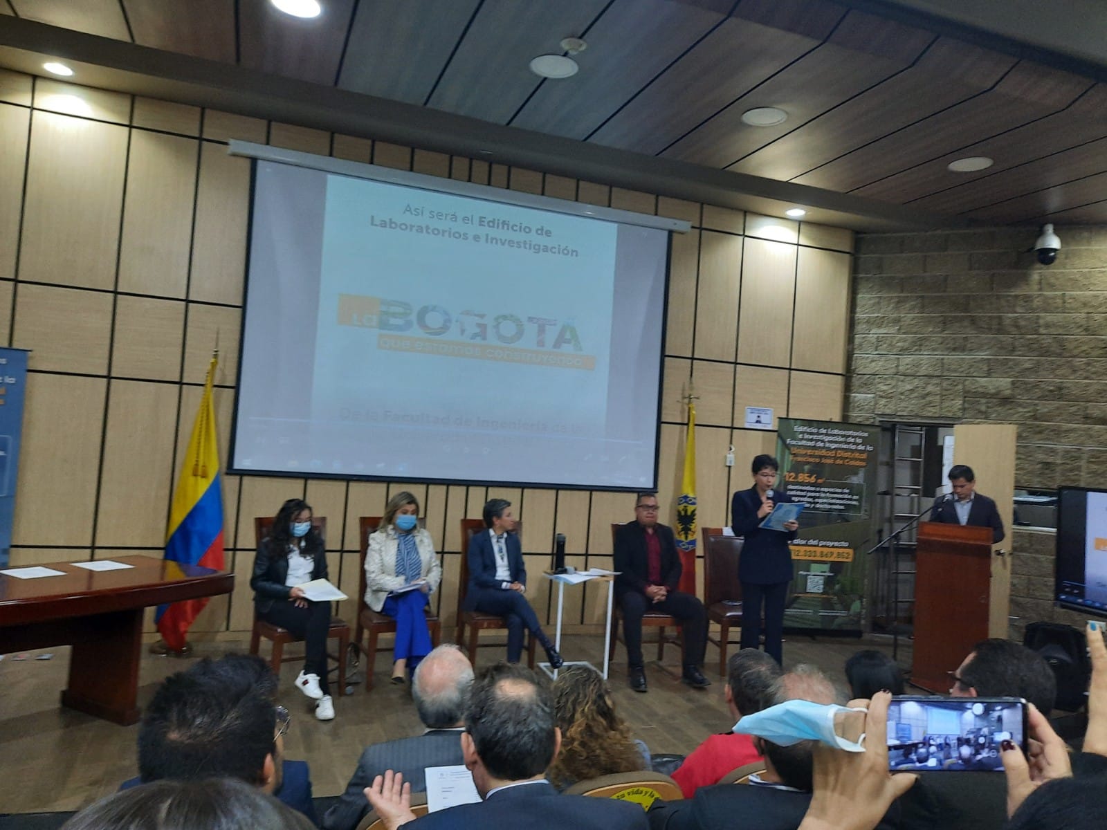 Firma del acta de inicio para la construcción del nuevo edificio de la Facultad de Ingeniería