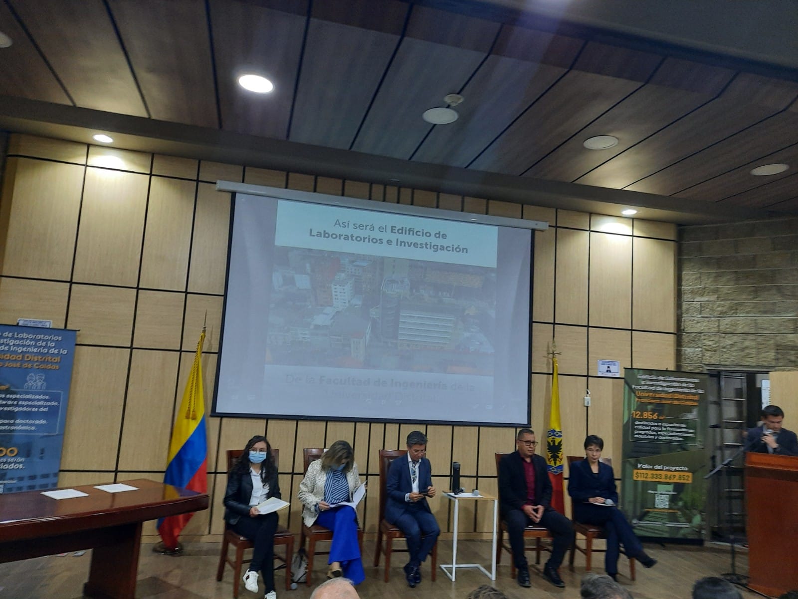Firma del acta de inicio para la construcción del nuevo edificio de la Facultad de Ingeniería